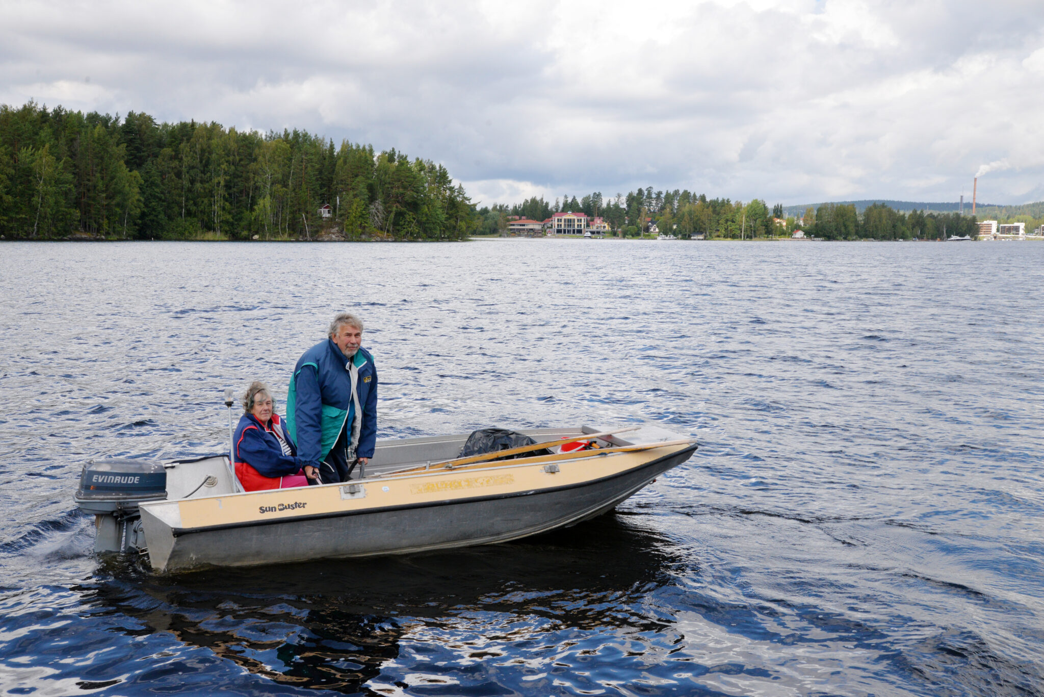 Mökki saaressa - Mustankorkea